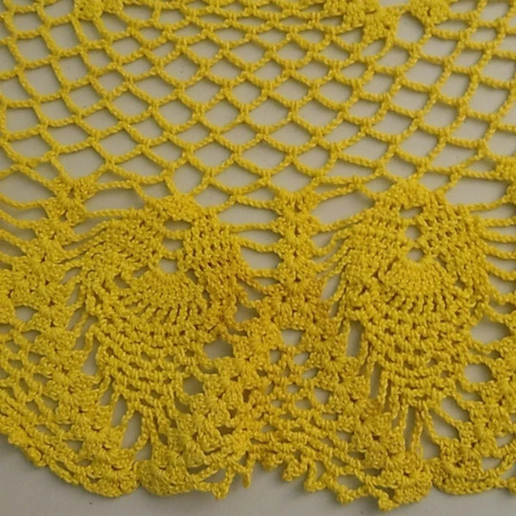 VINTAGE COTTON CROCHET BOHO 26" DIAMETER YELLOW HANDCRAFTED, CENTER TABLE SCAPE - Picture 9 of 11
